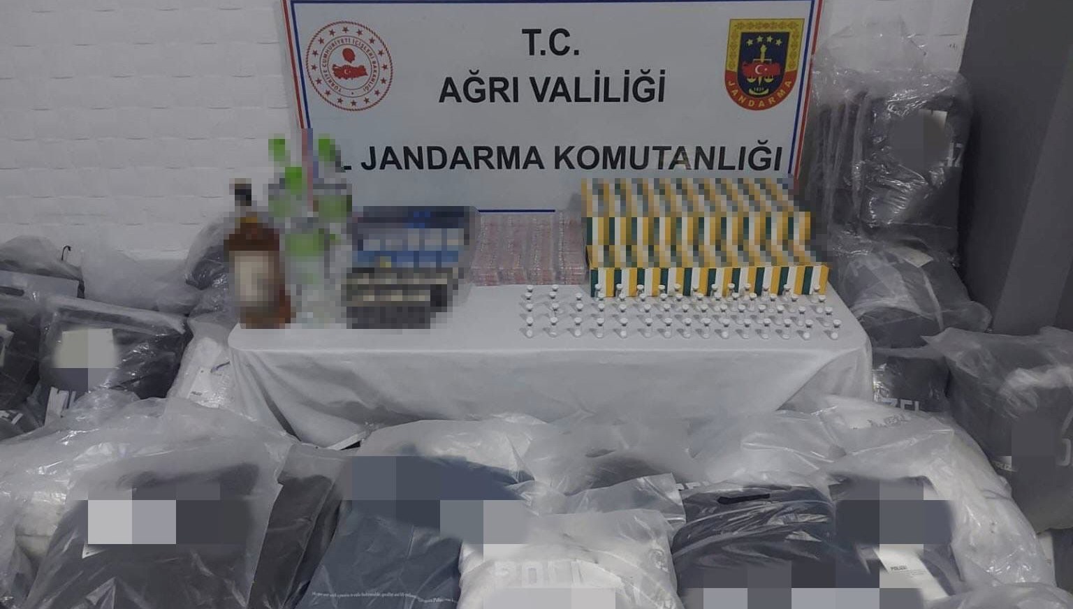 agrida kacakcilik operasyonu ilac kiyafet sigara ve alkol ele gecirildi 1jFL2Xvj
