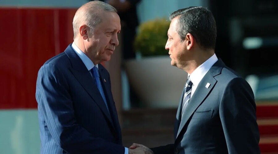 akpli mucahit birinciden sitem erdoganin ekibi calisiyor ama gundemi ozgur ozel belirliyor lDBMhn36