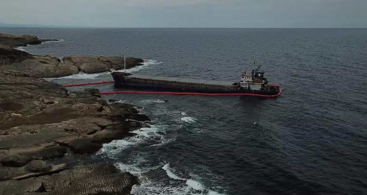 dev kuru yuk gemisi karaya oturdu 6VRgg5OP