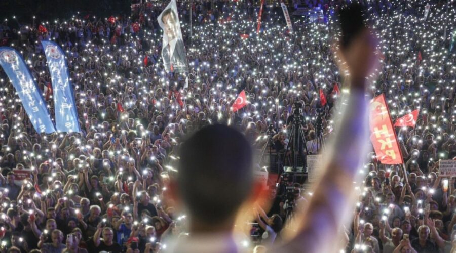 kayyum kararina en guzel cevap meydanlardan geldi BfmJvcy3