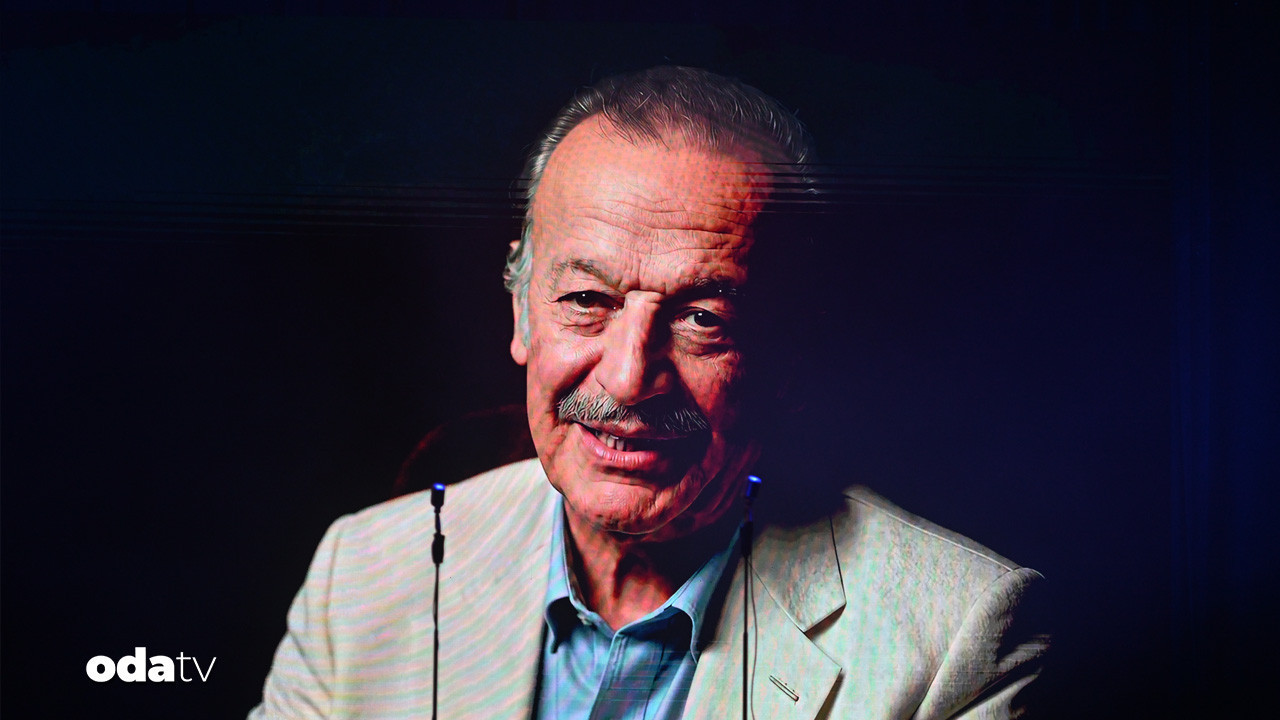 sadri alisik 100 yilinda yapay zekayla geri dondu KAGFP9Gd