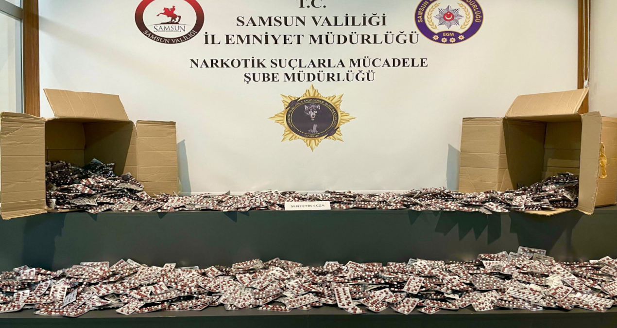 samsunda gardiroba gizlenmis 47 bin 824 sentetik ecza hapi yakalandi u16iXJnV