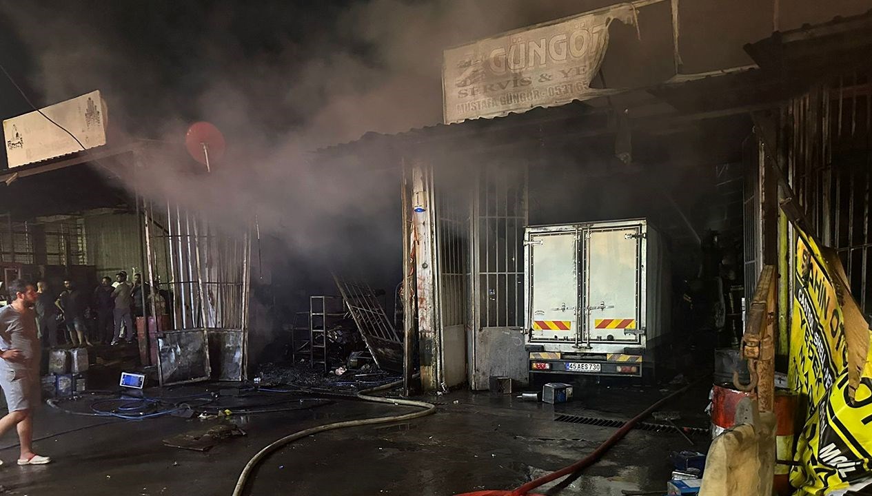 sanayi sitesinde is yeri ve araclar kul oldu vTxjI23C