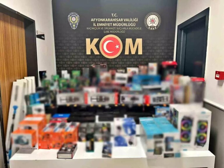 afyonkarahisarda kacak elektronik urun baskini eJCpBQsw.jpg