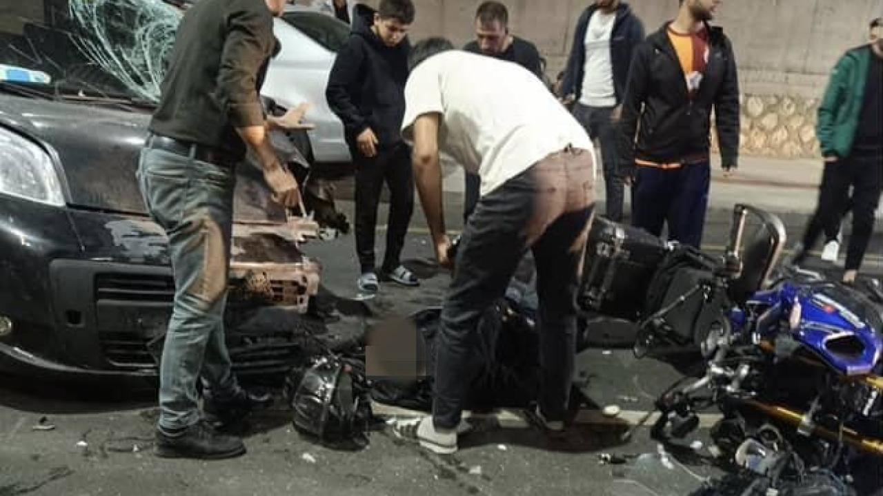 batmanda hafif ticari arac motosiklet ve elektrikli bisiklet carpisti 6 yarali sIO7jf9O.jpg