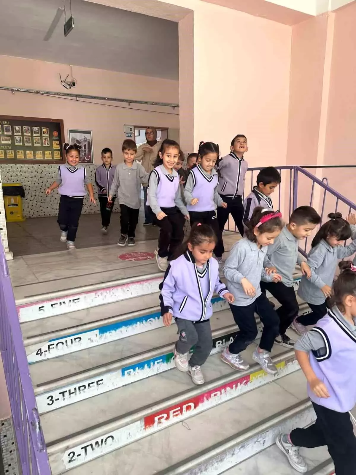 cumhuriyet ilkokulunda afet tatbikati gerceklestirildi zSwhJa2p.jpg