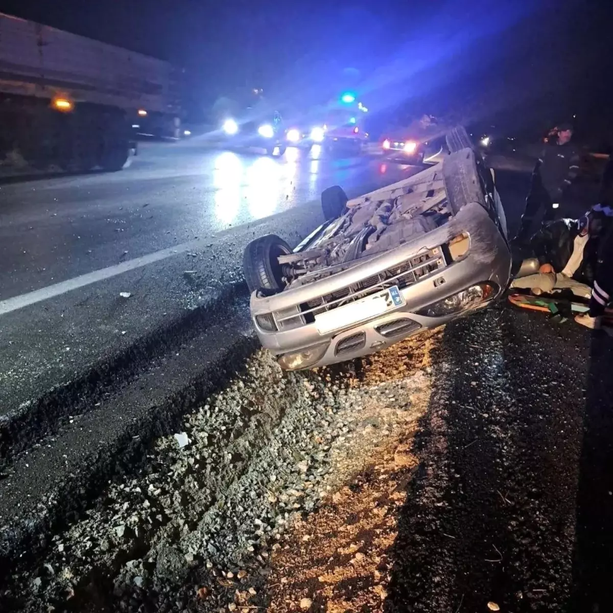 elazigda takla atan otomobilde 2 yarali f9ezYwQh