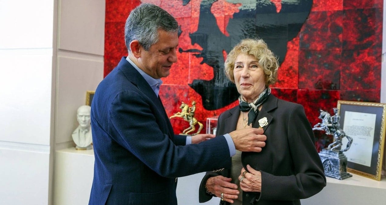 turk edebiyatinin duayen ismi ayse kulin chpye uye oldu b2CIV69m