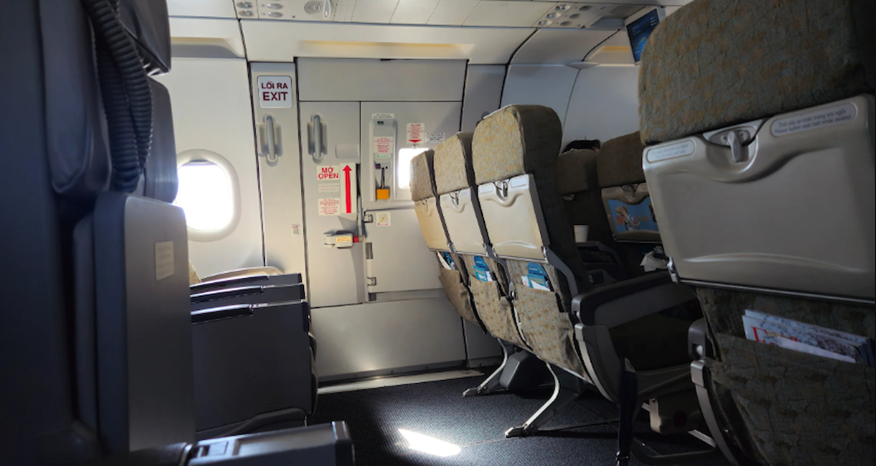 Uçakta Gizemli VIP Geçiş: Yolcu Pişman Oldu