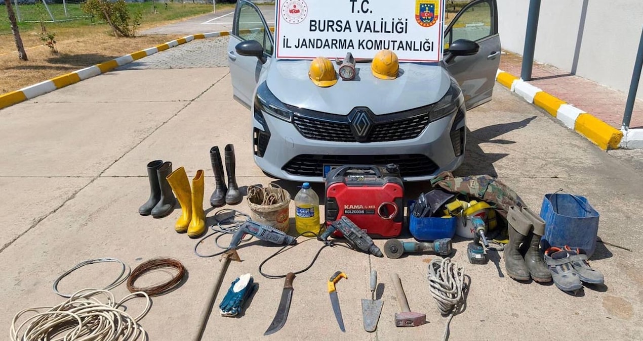 Bursada 35 metrelik tunelde kacak kazi yapan 5 supheli yakalandi pnMPOPZb